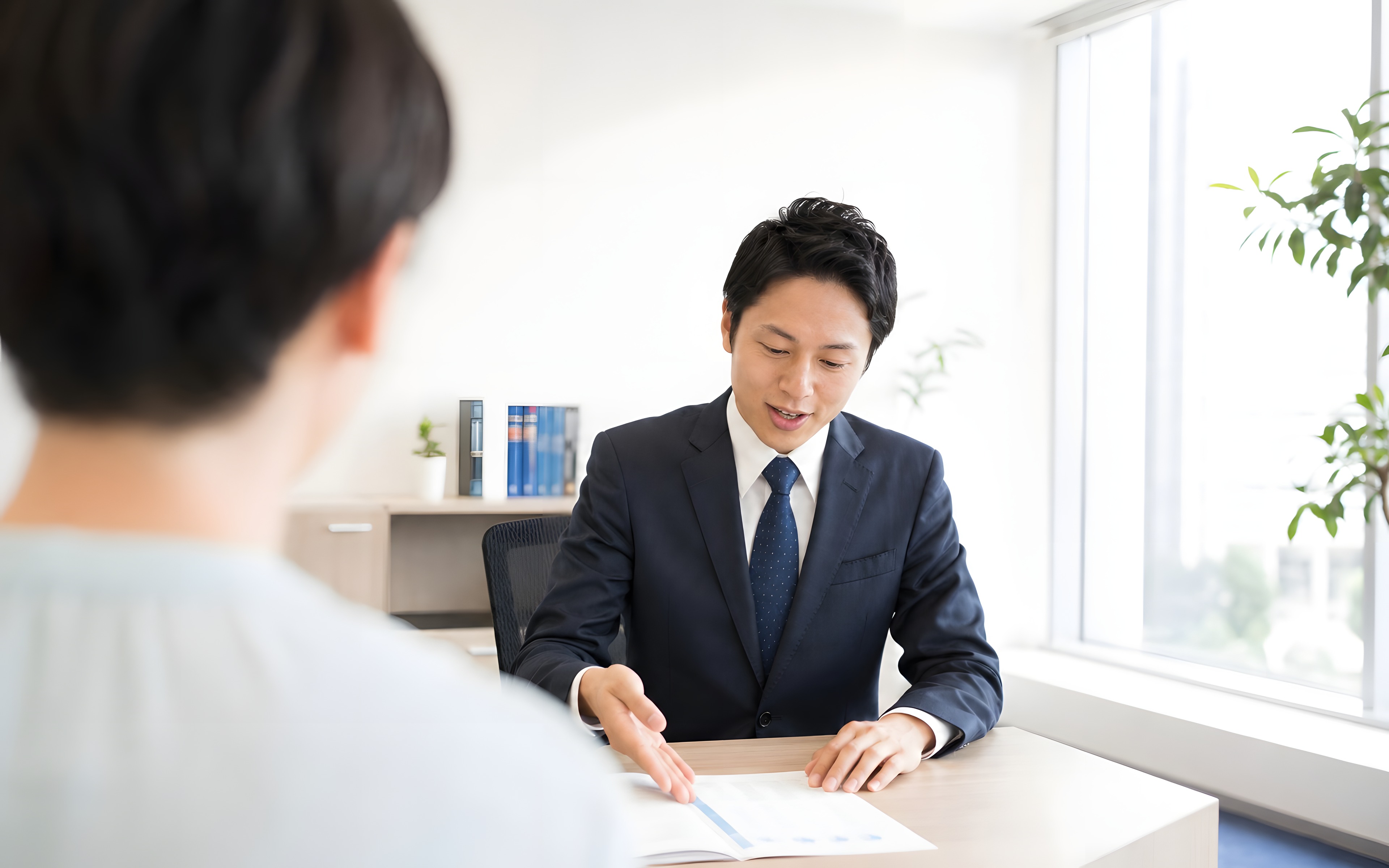 事務所⁠で⁠の相談⁠の様子